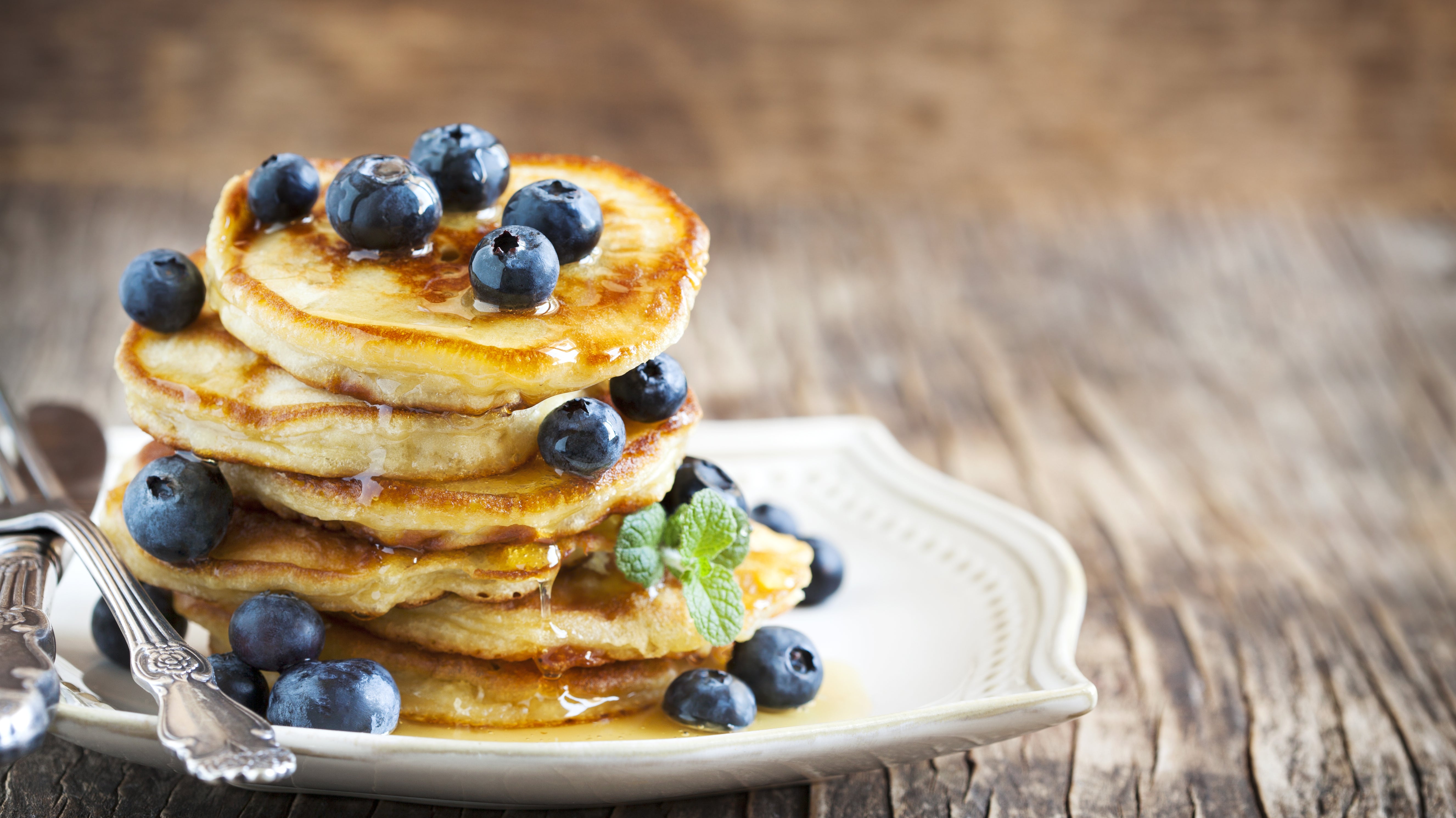 Protein packed vanilla blueberry pancakes