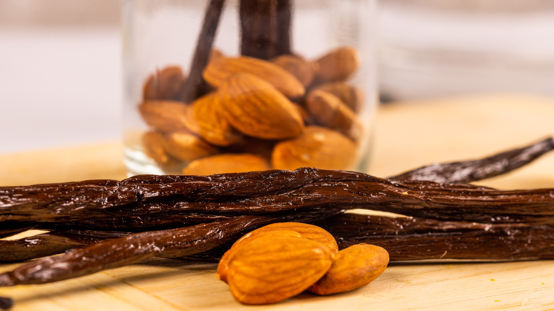 Almond & Vanilla Extract with Apricot Kernels