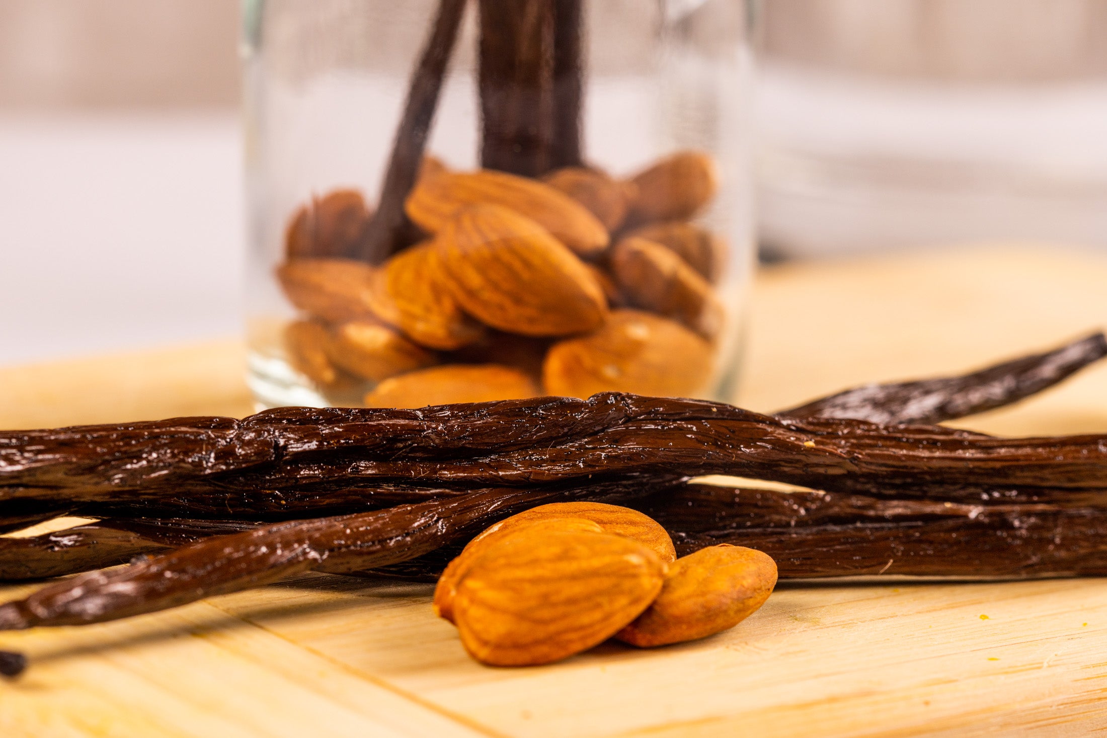 Almond & Vanilla Extract with Apricot Kernels