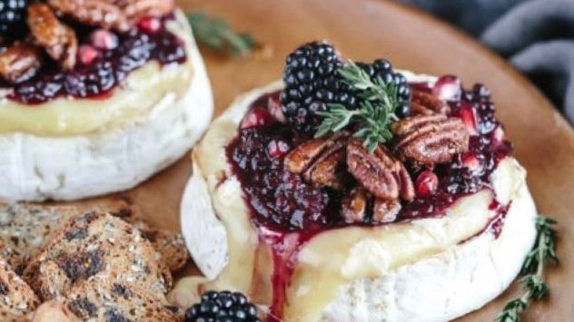 BAKED BRIE WITH BLACKBERRY COMPOTE AND SPICY CANDIED PECANS