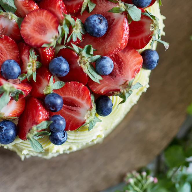 Vanilla Berry Mascarpone Cake